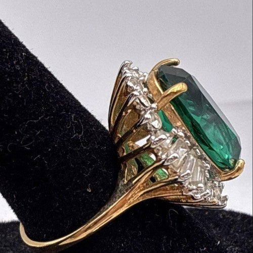 Vintage Green Rhinestone Cocktail Ring Gold Electroplate 9.2g