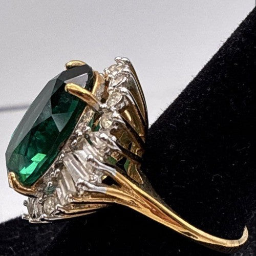 Vintage Green Rhinestone Cocktail Ring Gold Electroplate 9.2g