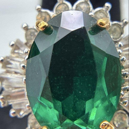 Vintage Green Rhinestone Cocktail Ring Gold Electroplate 9.2g
