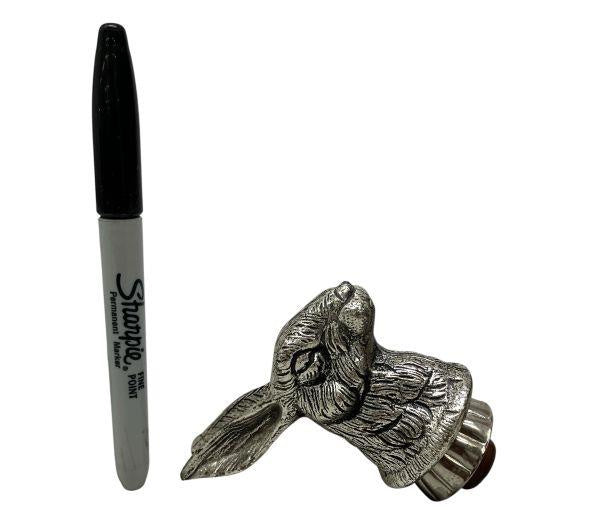 Vintage Style Metal Wild Hare Wine Stopper with Reusable Cork