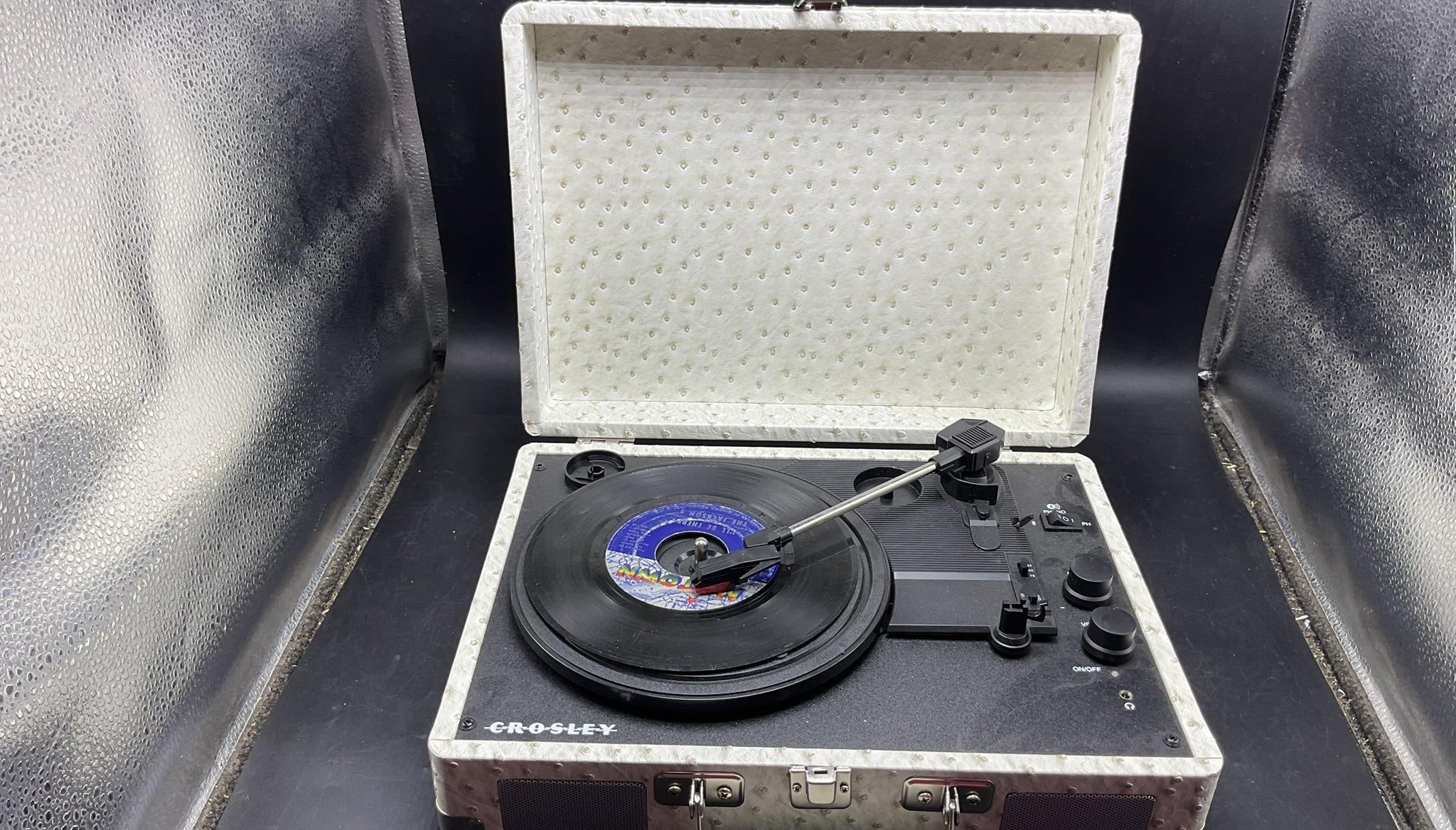 Crosley Cruiser Plus CR8005F-WO Turntable - White Ostrich - Untested AS-IS