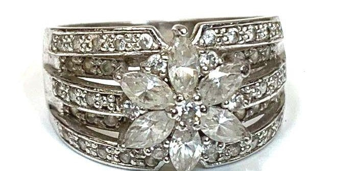 925 Sterling Silver CZ Flower Design Size 7 Ring 5.1g