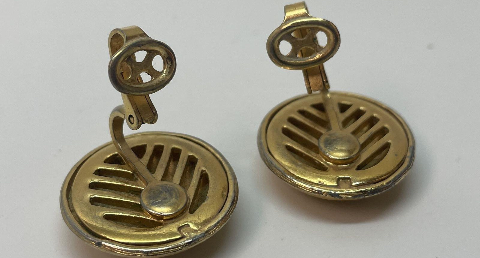 Vintage Trifari Round Clip-On Earrings 15.5g