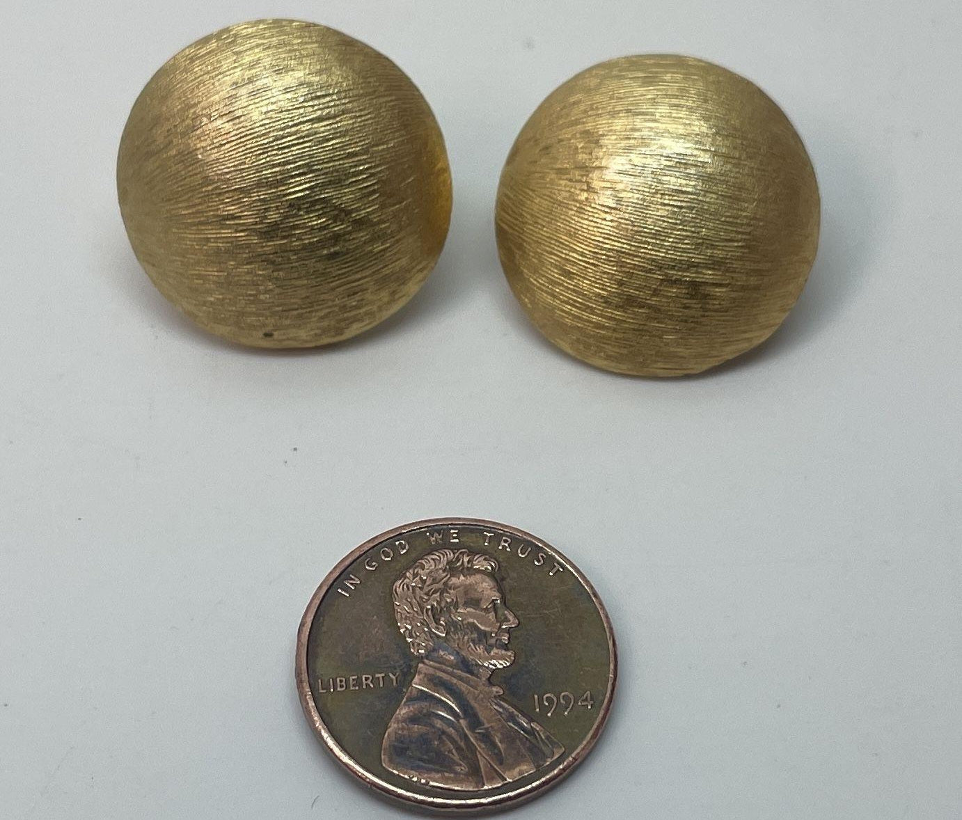 Vintage Trifari Round Clip-On Earrings 15.5g