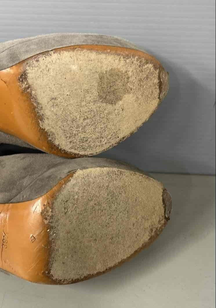 Gucci Taupe Suede Platform Pumps Size 39.5 Round Toe High Heel Designer Shoes