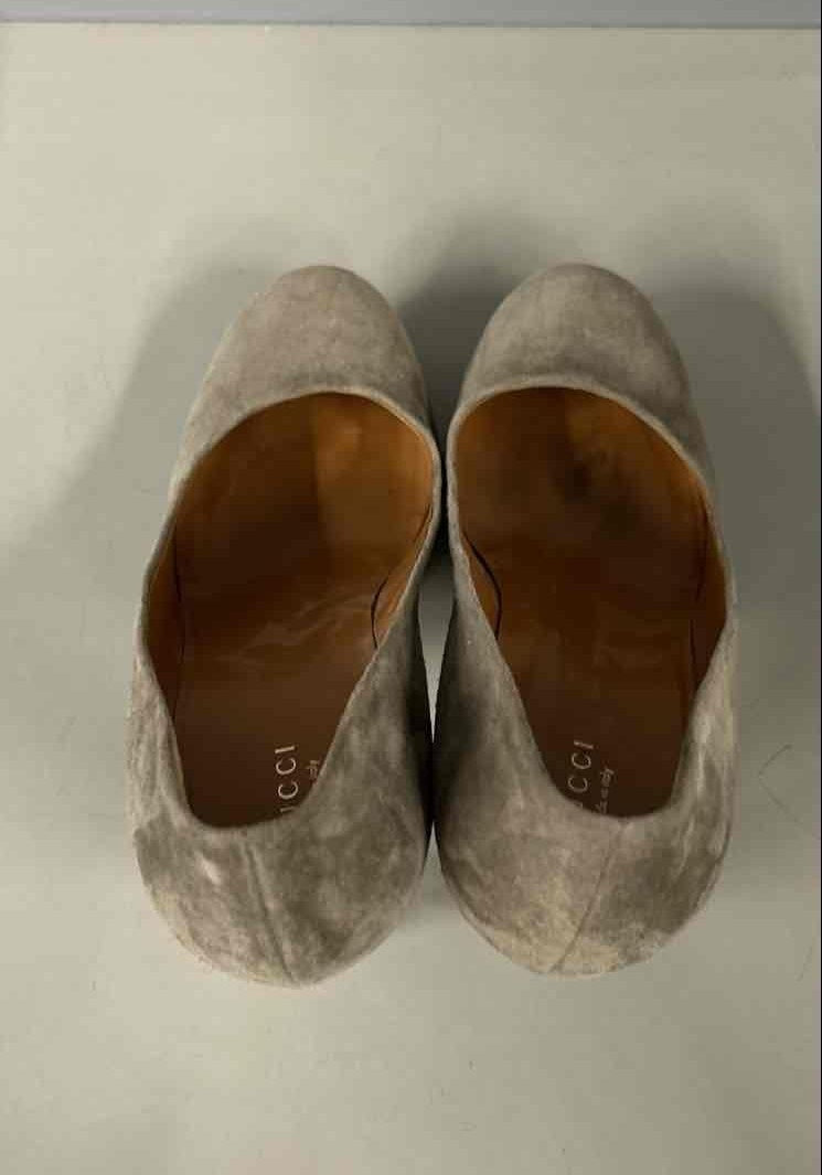 Gucci Taupe Suede Platform Pumps Size 39.5 Round Toe High Heel Designer Shoes