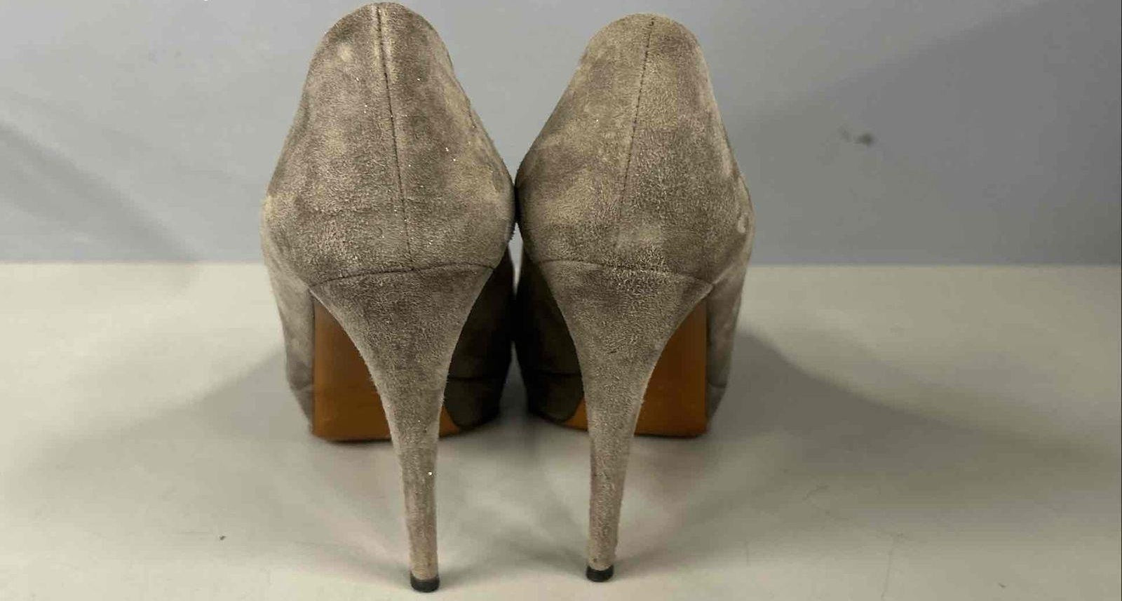 Gucci Taupe Suede Platform Pumps Size 39.5 Round Toe High Heel Designer Shoes