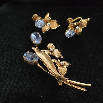 Signed Van Dell Gold Filled Blue Rhinestone Floral Brooch & Screw Back Earrings Demi-Parure