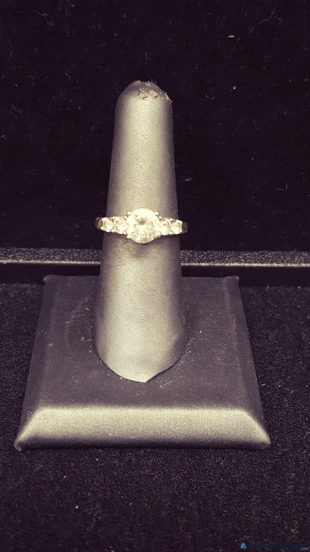 925 Silver & Rhinestone Ring Size 6.5 - 4.2g
