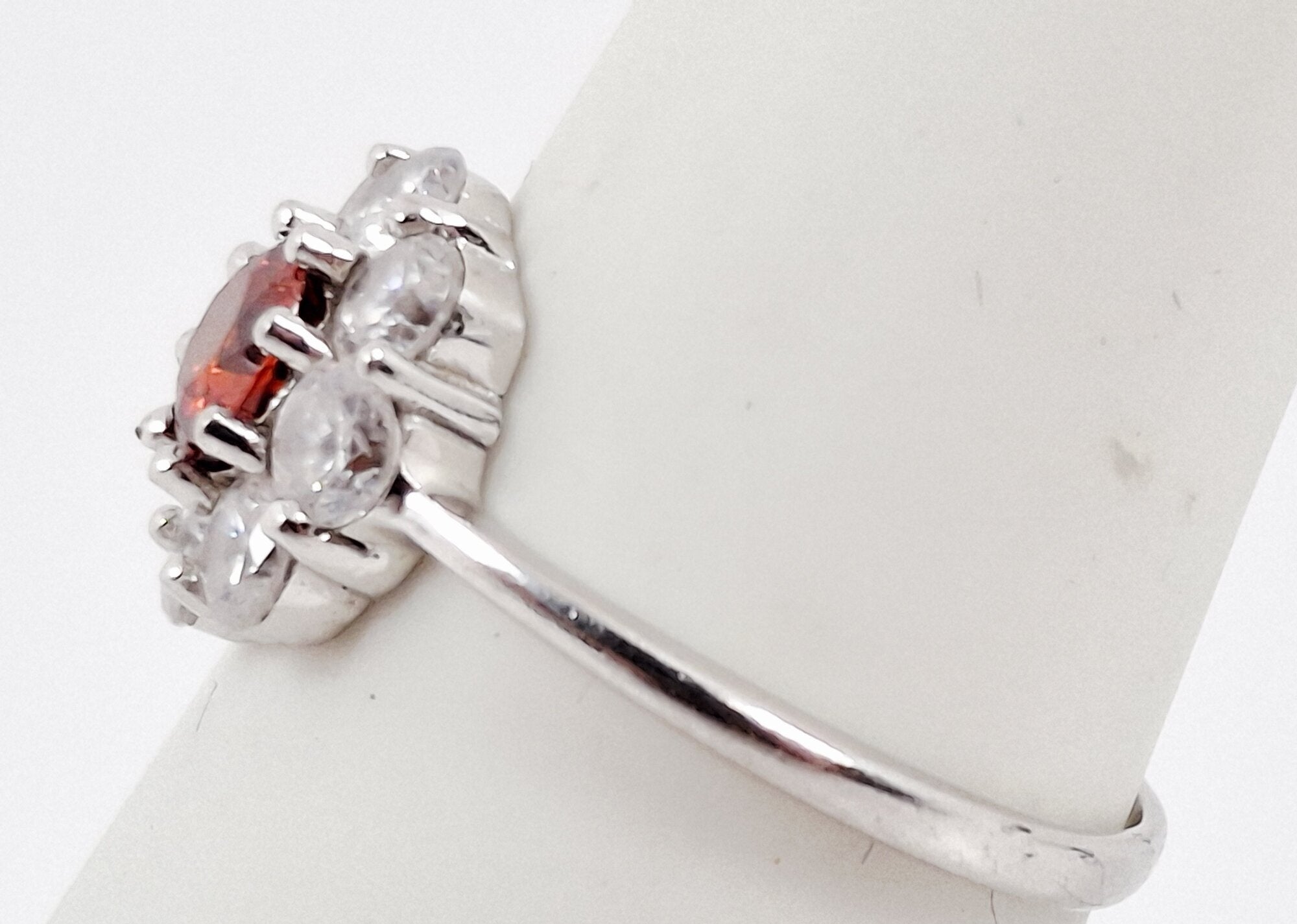 925 Sterling Silver Garnet & Cubic Zirconia Flower Blossom Ring Size 6