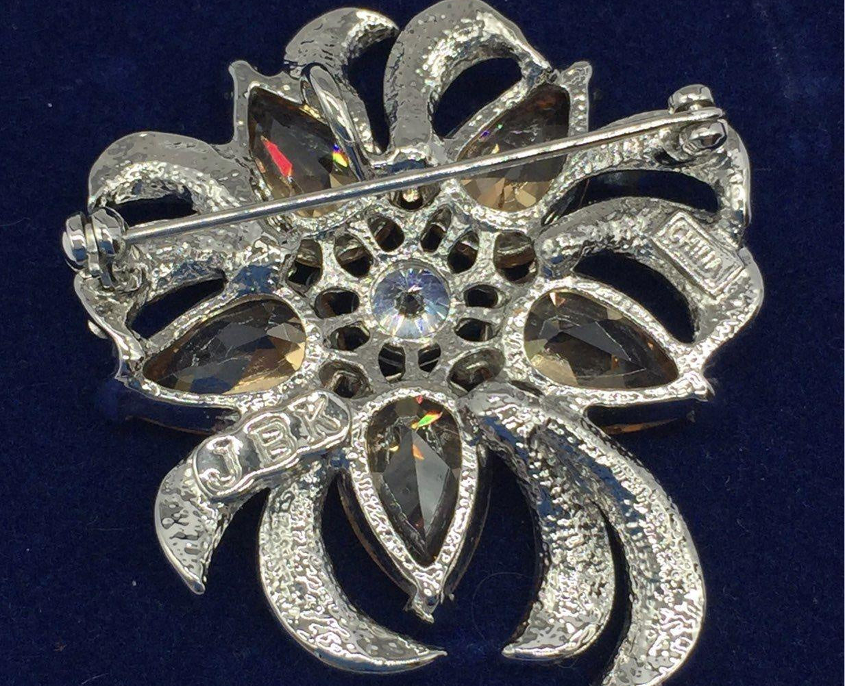 Camrose & Kross Vintage Brooch 22.91 Grams