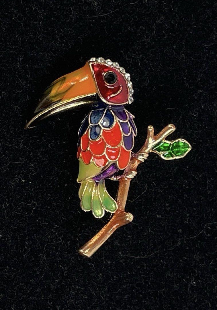 Colorful Enamel Toucan Brooch Gold Tone Glass Gem Tropical Bird Pin