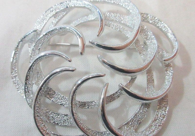 Vintage 1962 Sarah Coventry Tailored Swirl Silver Tone Brooch Mid-Century Pin