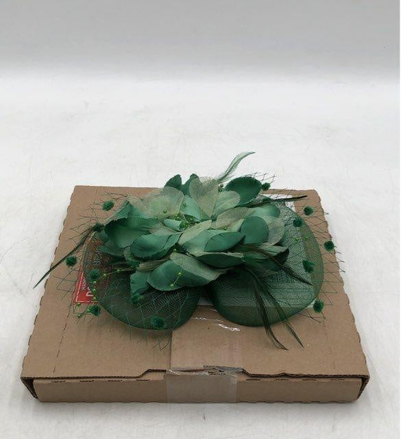 Vintage Green Floral Fascinator Hair Clip – Wedding, Church & Garden Party Headpiece