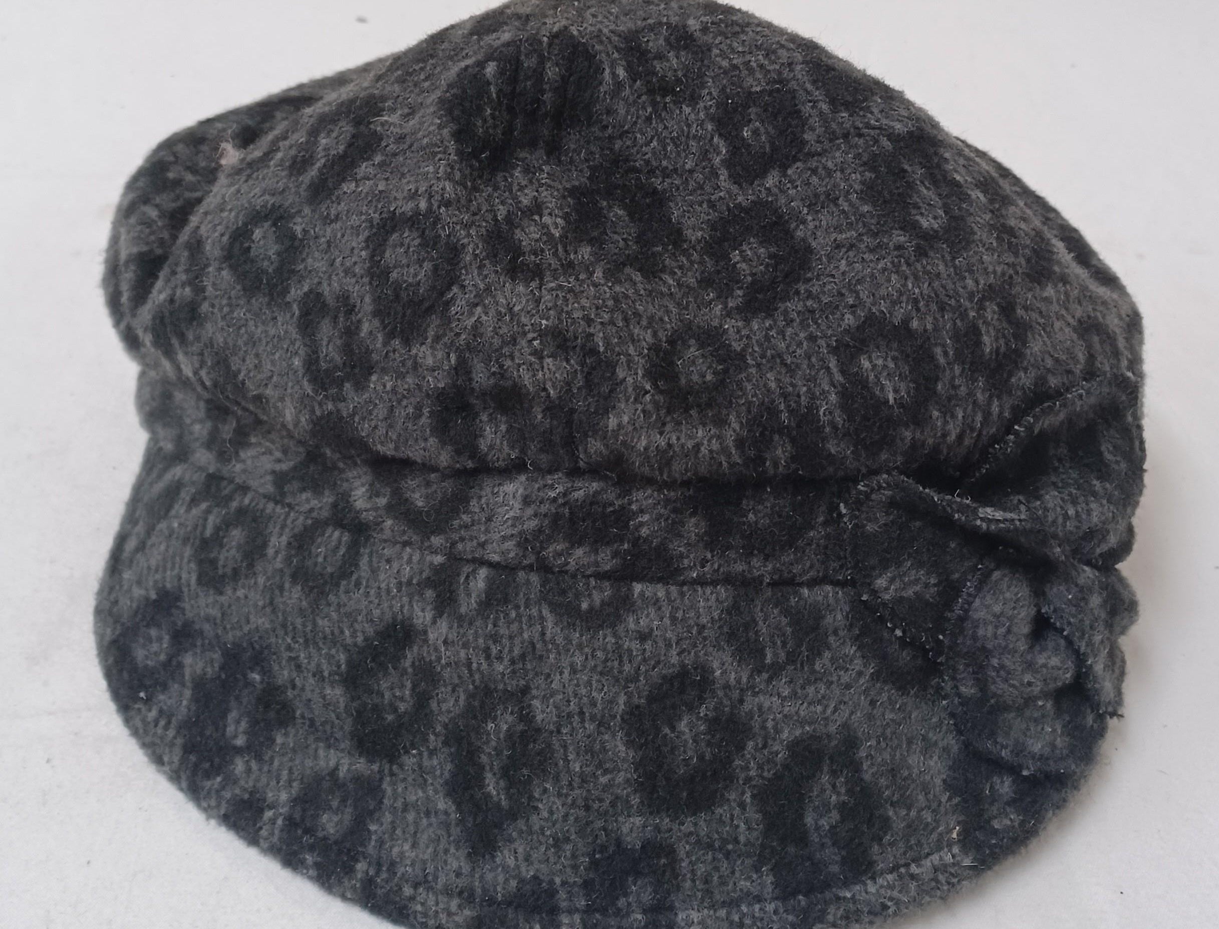 Women’s Gray Leopard Print Newsboy Cap | Soft Cabbie Winter Hat