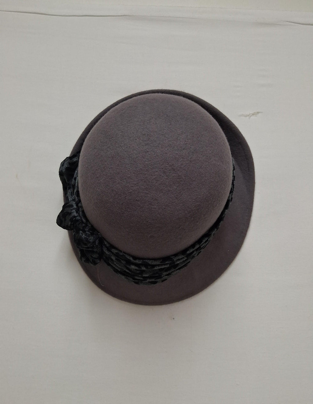 Scala Pronto Wool Felt Cloche Hat with Leopard-Print Ribbon, Soft Gray Vintage-Style Women’s Hat