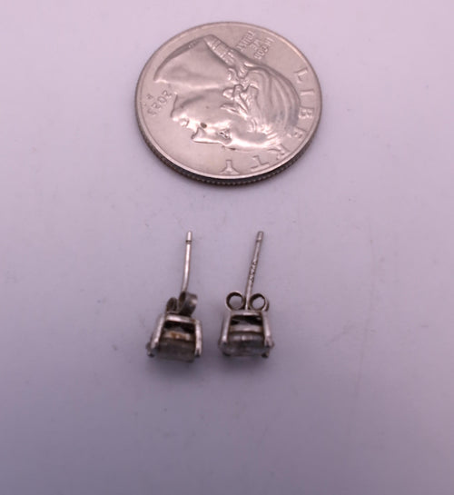 925 Sterling Silver Stud Earrings with Clear Stones 1.18g