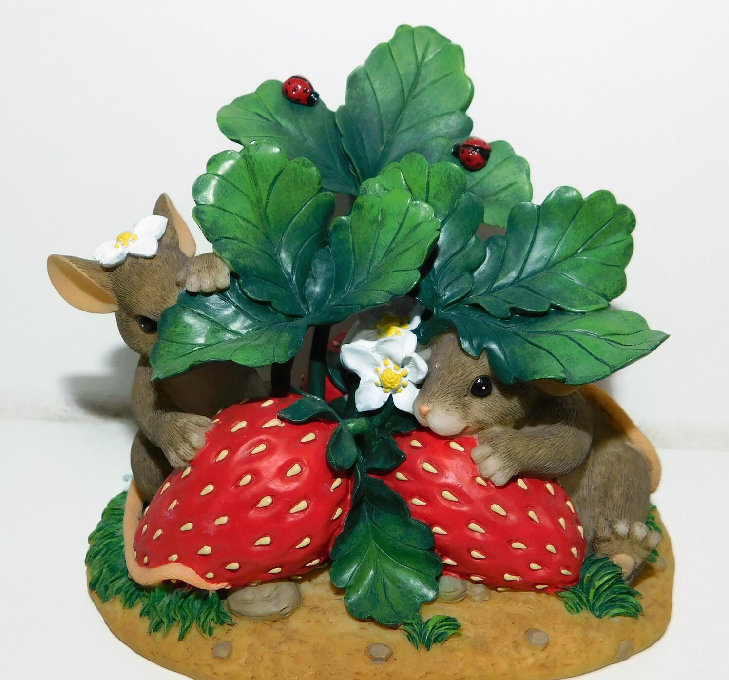 Vintage Fitz and Floyd Charming Tails Sometimes Love Is Berry Shy Figurine