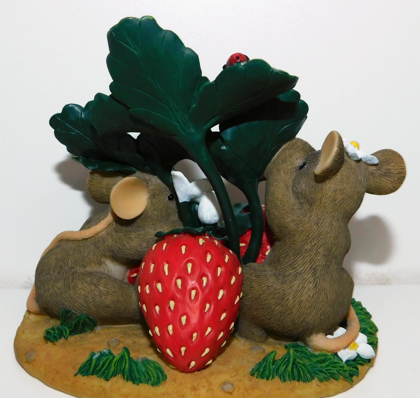 Vintage Fitz and Floyd Charming Tails Sometimes Love Is Berry Shy Figurine