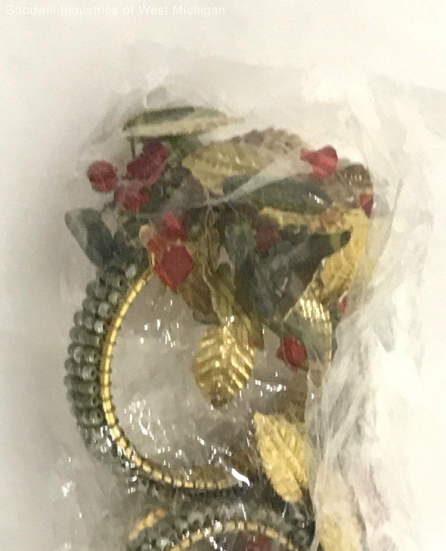 Set of 8 Gold Tone Green and Red Beaded Napkin Rings with Leaf Accents