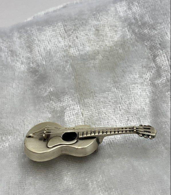 Vintage Beau Signed Sterling Silver Acoustic Guitar Brooch Pin 5.83g