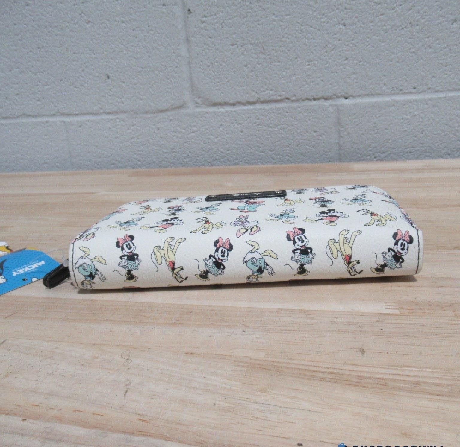 Disney Mickey & Friends White Multicolor NWT Women's Wrist Wallet