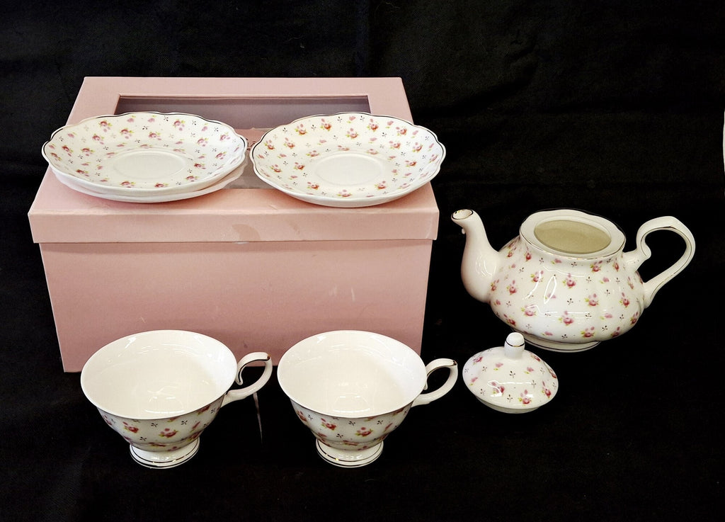 Vintage Park Chateau Porcelain Tea Set Floral Pattern Teapot Cups Saucers Original Box