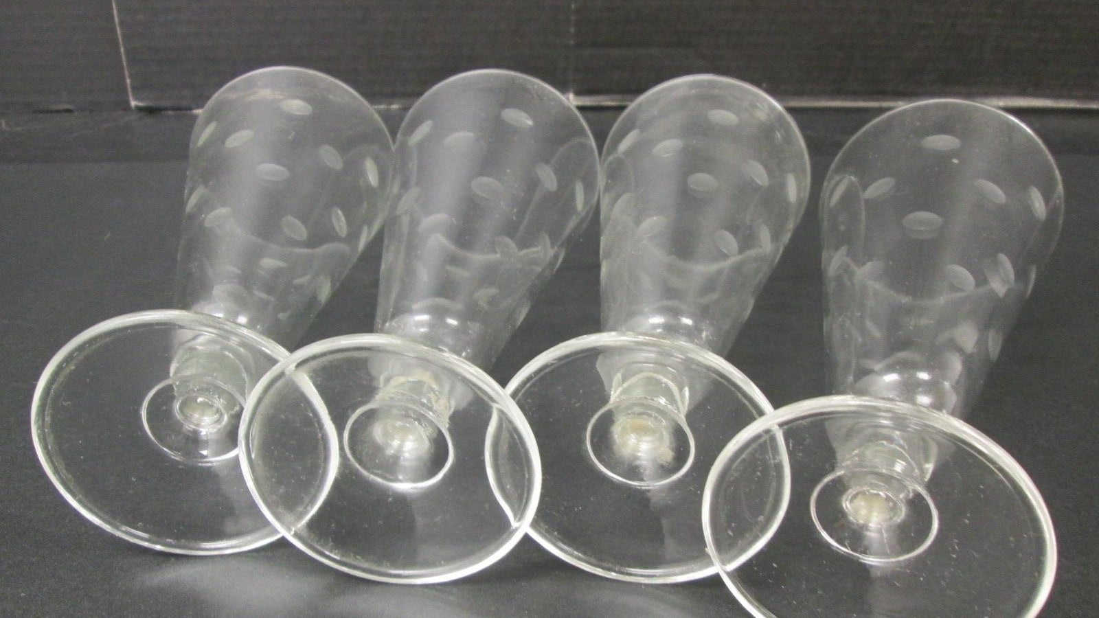 Set of 4 Footed Clear Glass Coin Dot Frosted Design Drinking Glasses