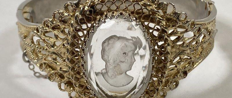 Whiting and Davis Vintage Gold Tone Intaglio Portrait Cameo Hinged Bracelet