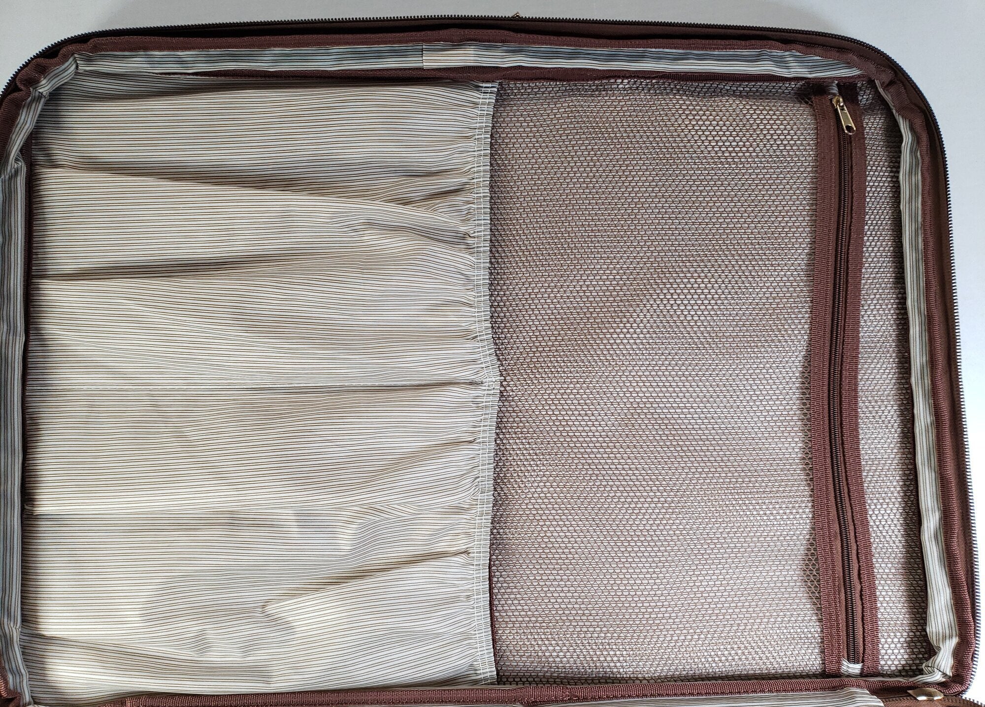 (SOLD) London Fog Oxford II Houndstooth Full-Size Spinner Suitcase | Checked Rolling Luggage