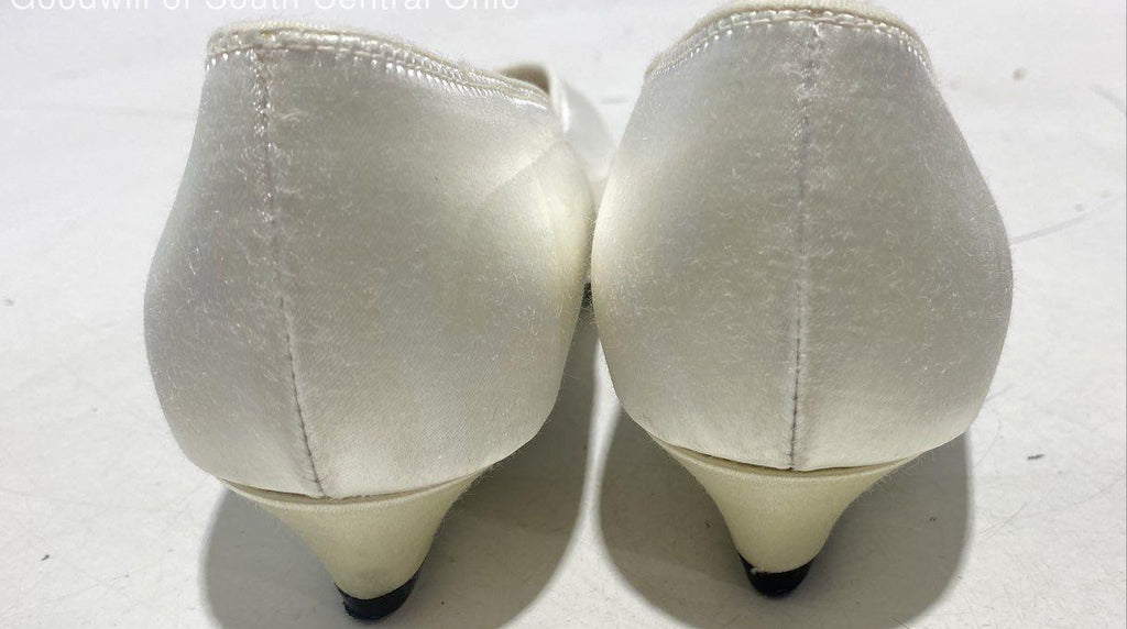 Women's Ivory Peacocks Wedding Style Slip-On Heels - Size 8.5