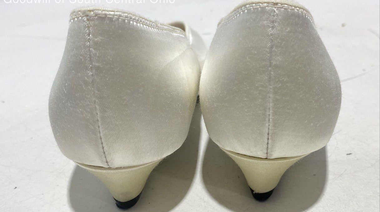Women's Ivory Peacocks Wedding Style Slip-On Heels - Size 8.5