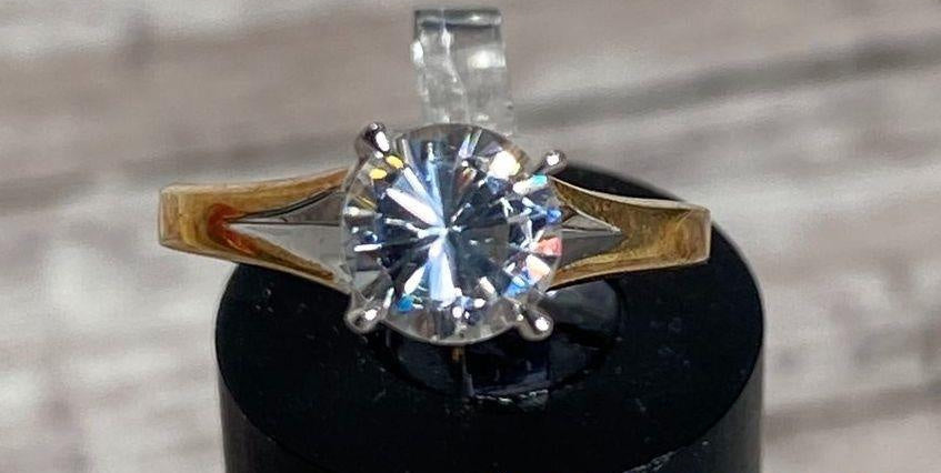 10K Yellow Gold CZ Solitaire Ring | Classic Engagement Style Size 7 Ring 2.4 Grams