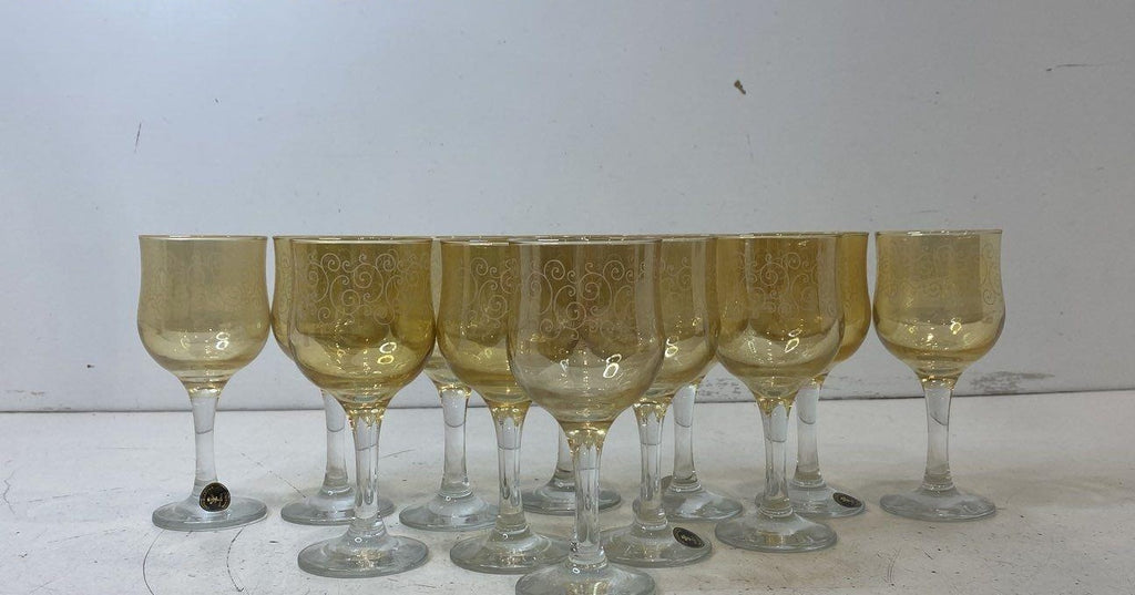 12 Identical Amber Glass Wine Glasses Each About 7 Tall