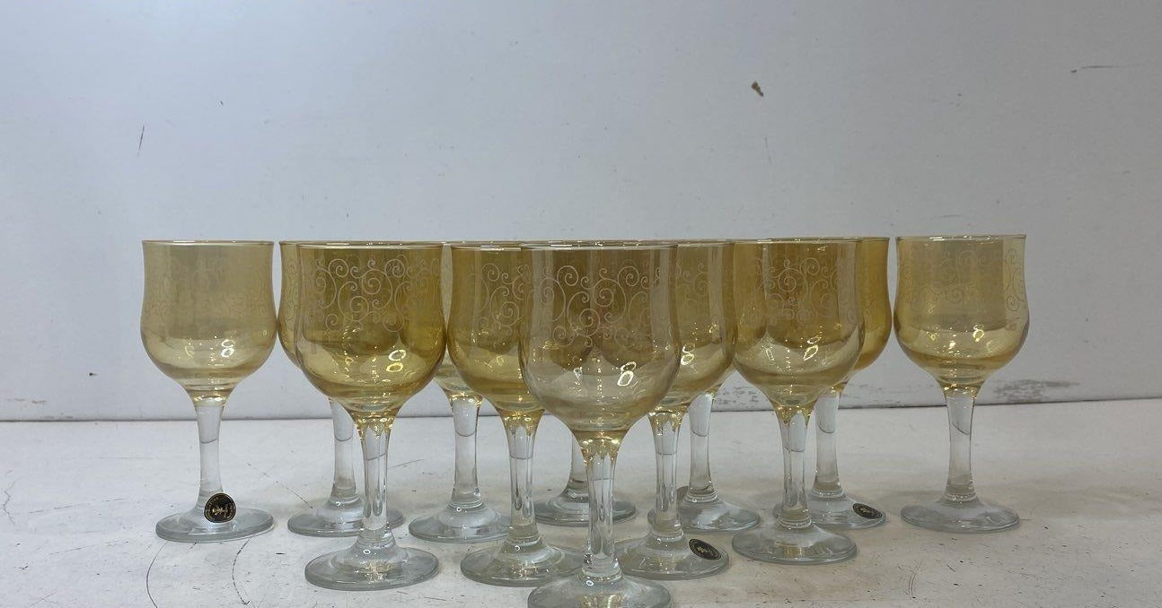 12 Identical Amber Glass Wine Glasses Each About 7 Tall