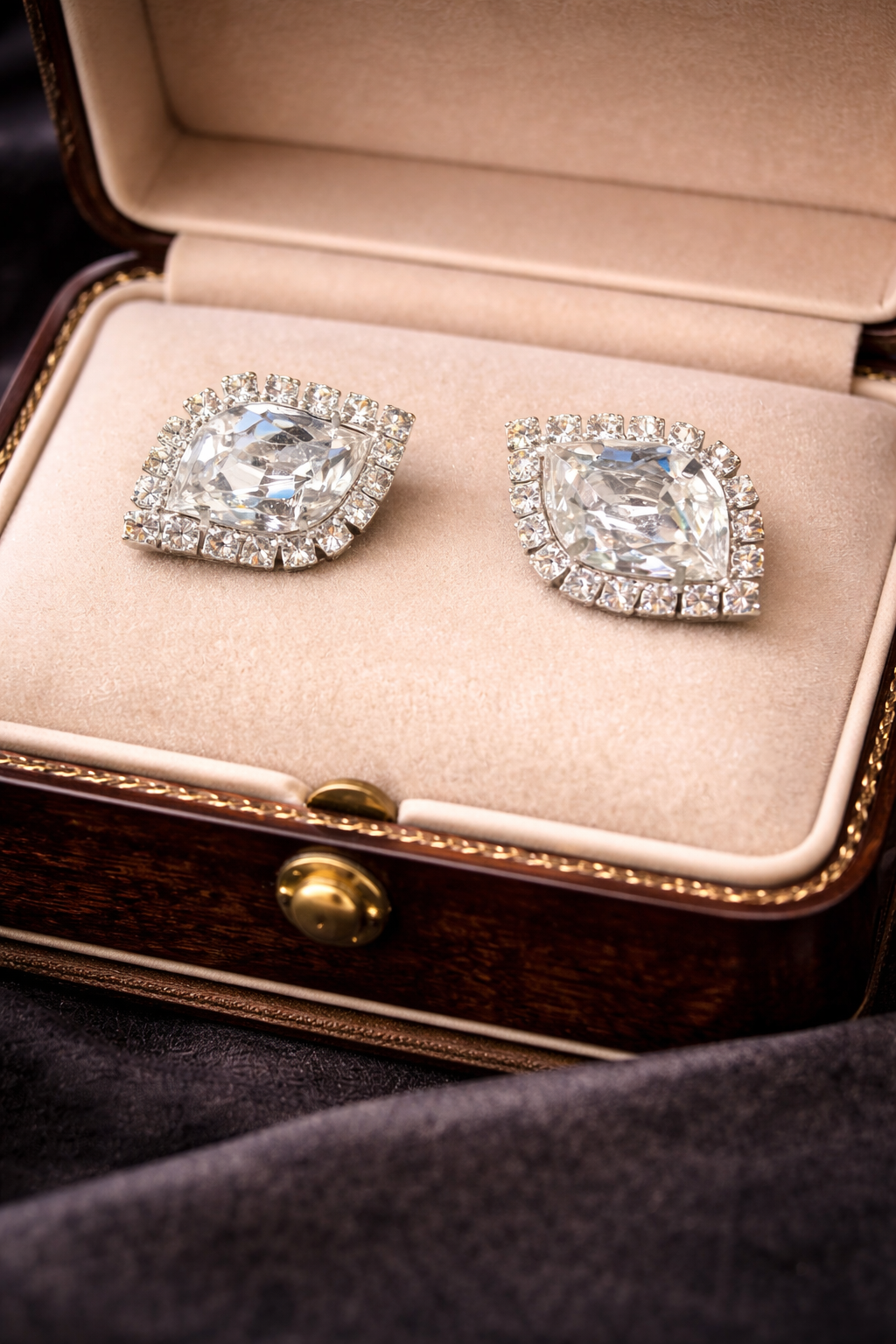 Vintage Weiss Silver Tone Rhinestone Clip Earrings Marquise Cluster Statement Crystal Designer