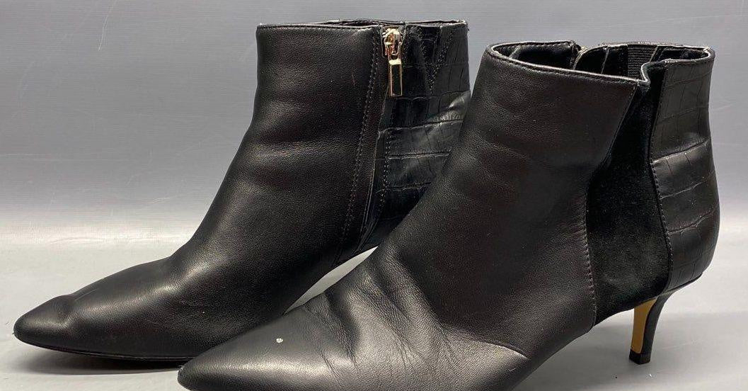 White House Black Market Black Leather/Synthetic Kitten Heel Zip Boots Size 8.5M