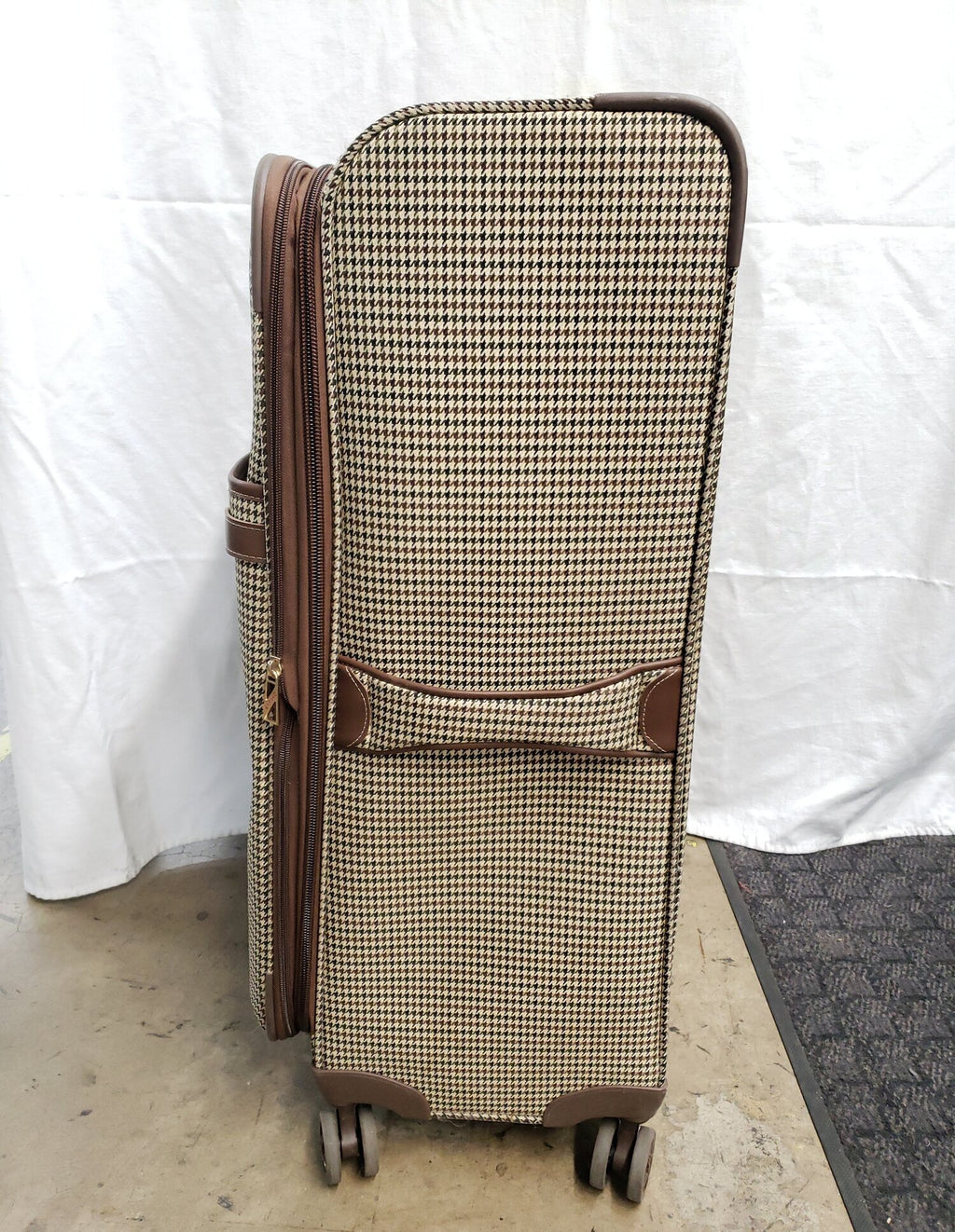 (SOLD) London Fog Oxford II Houndstooth Full-Size Spinner Suitcase | Checked Rolling Luggage