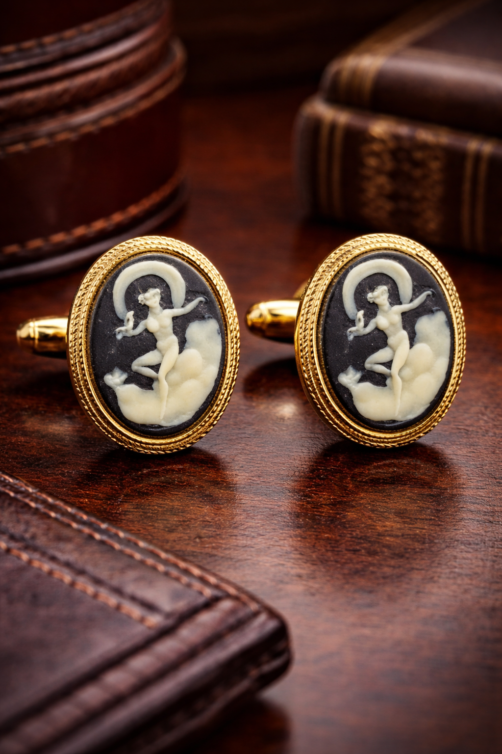 Vintage Dante Cameo Style Figural Cufflinks Gold Tone Pinup Girl Novelty Men's Accessories