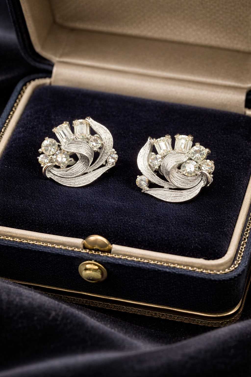 Vintage Lisner Silver Tone Rhinestone Clip Earrings Swirl Cluster Crystal Statement Mid Century Bridal Glam