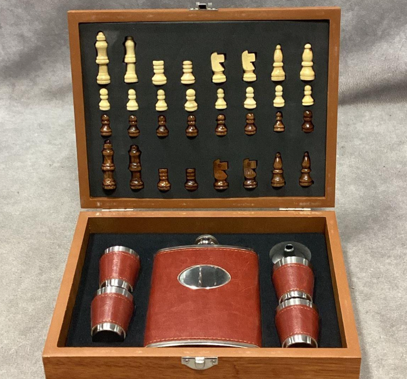 Gentleman’s Wooden Chess & Hip Flask Gift Set Leather Flask Shot Cups Bar Set w Case