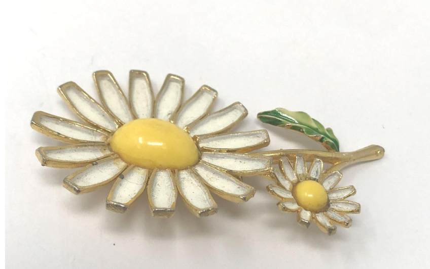 Vintage Signed Weiss White Enamel Daisy Brooch with Yellow Center Flower Pin