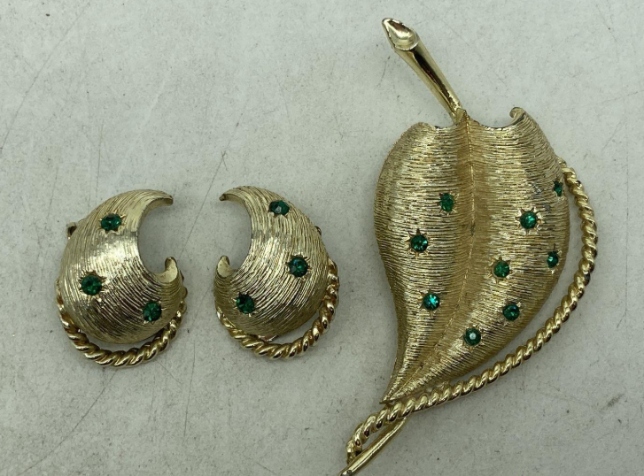 Vintage Gold Tone Leaf Brooch and Clip On Earring Set Green Rhinestone Matching Set