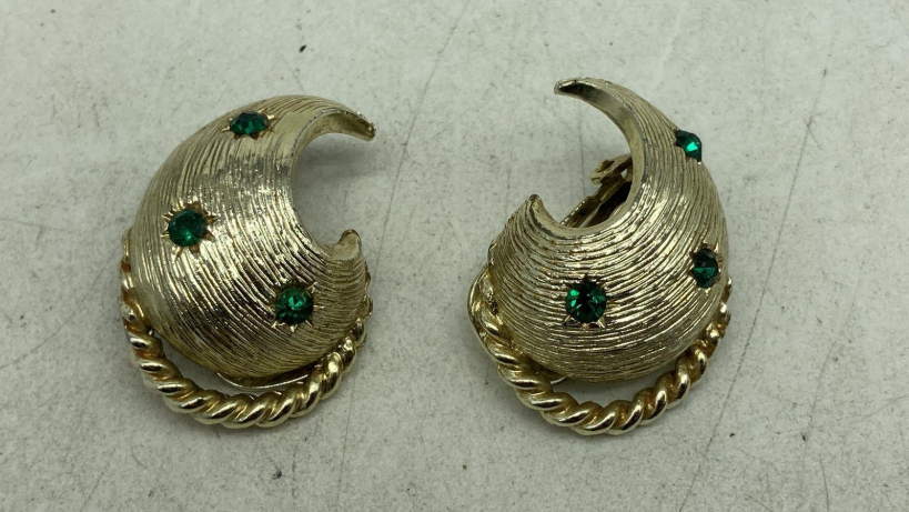 Vintage Gold Tone Leaf Brooch and Clip On Earring Set Green Rhinestone Matching Set