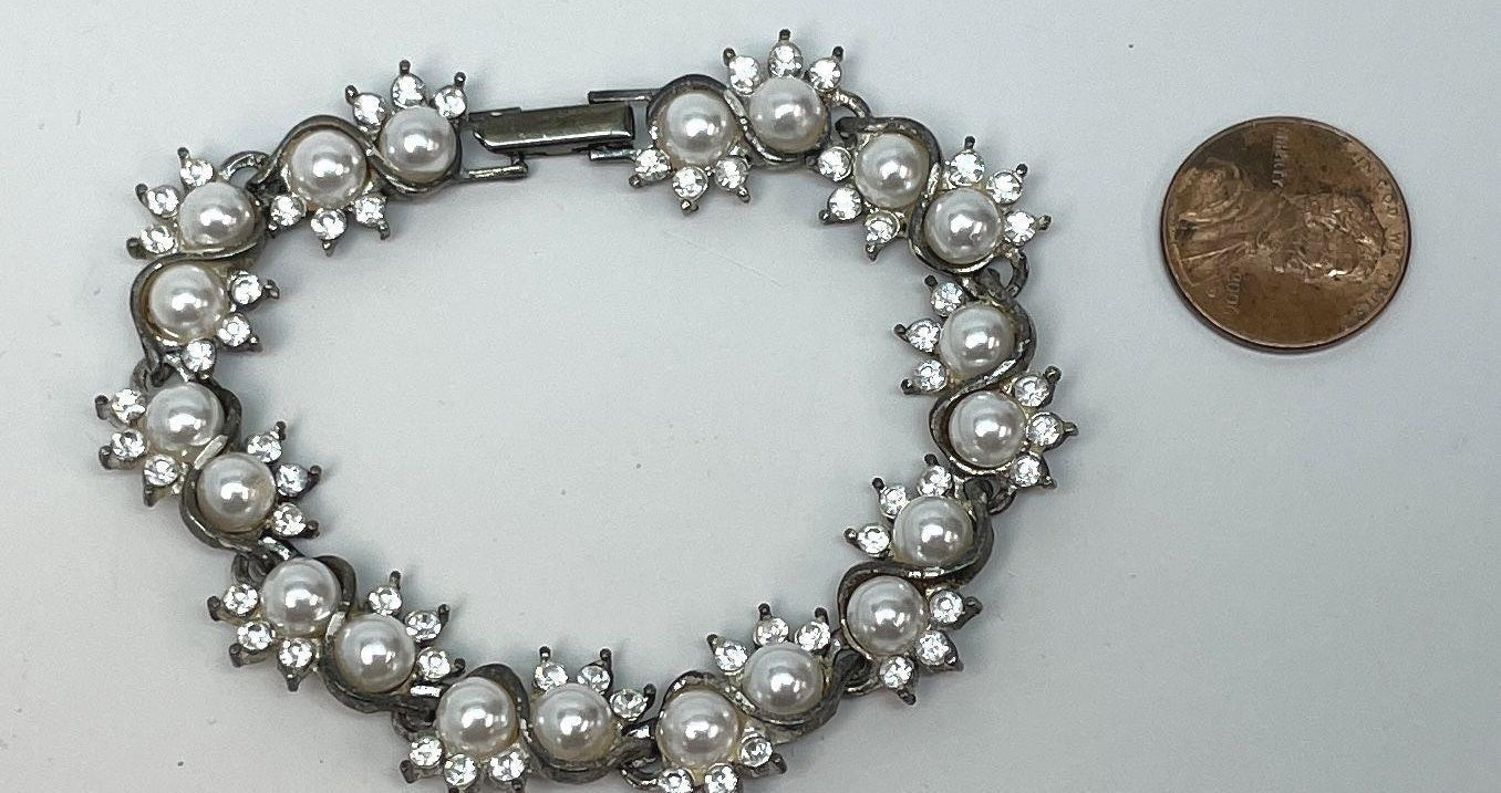Dainty Silver Tone Rhinestone & Faux Pearl Link Bracelet 25.7g