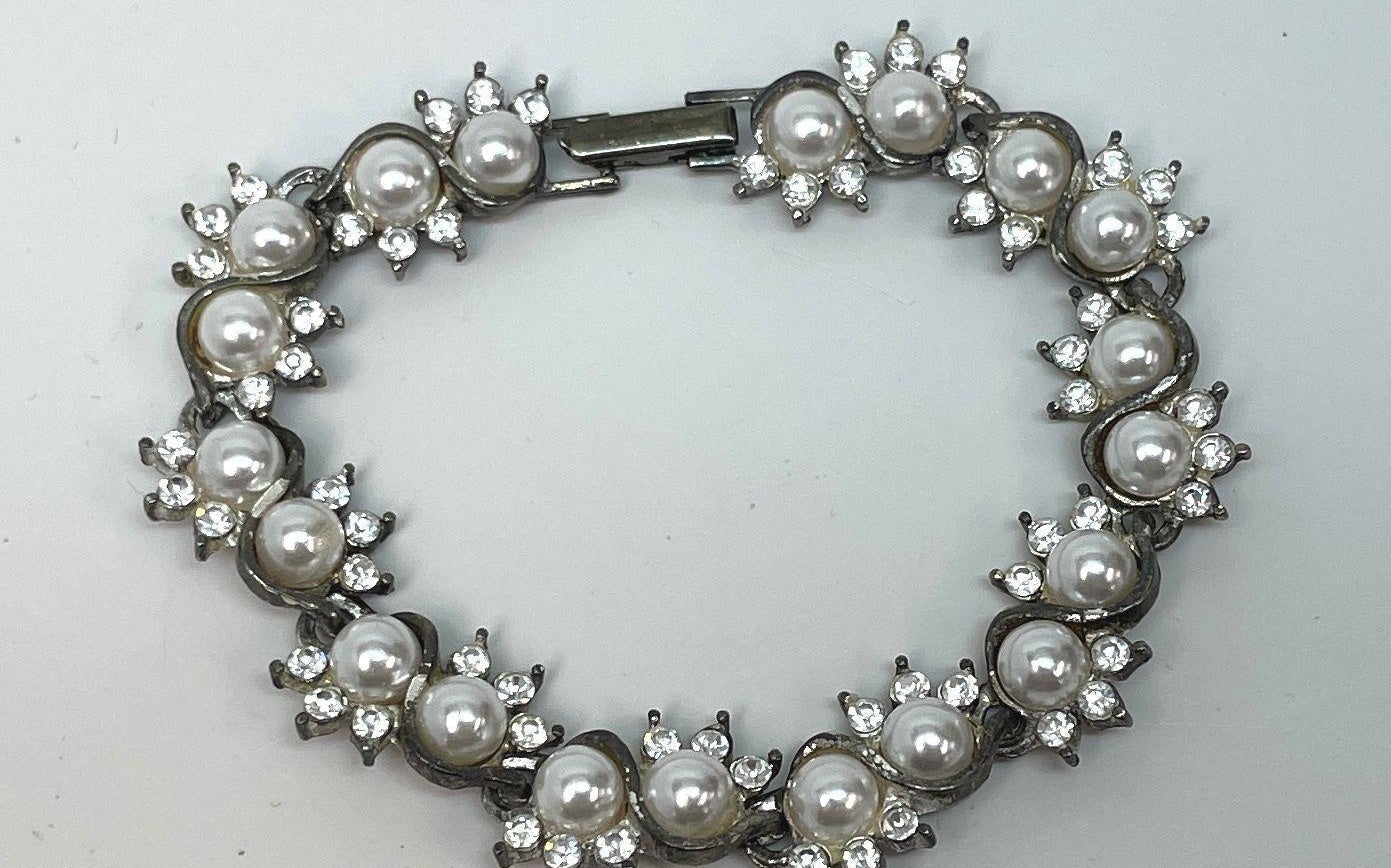 Dainty Silver Tone Rhinestone & Faux Pearl Link Bracelet 25.7g