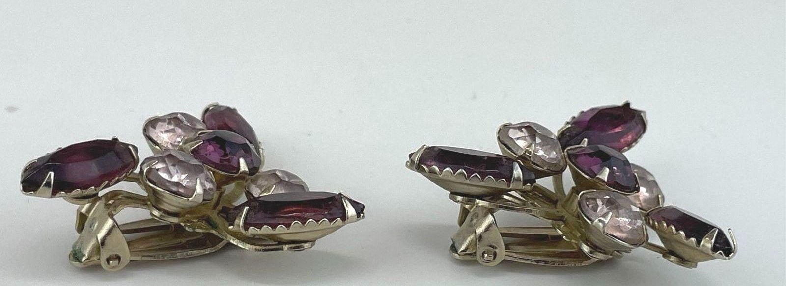 Vintage Unsigned Gold Tone Pink & Purple Rhinestone Clip On Earrings