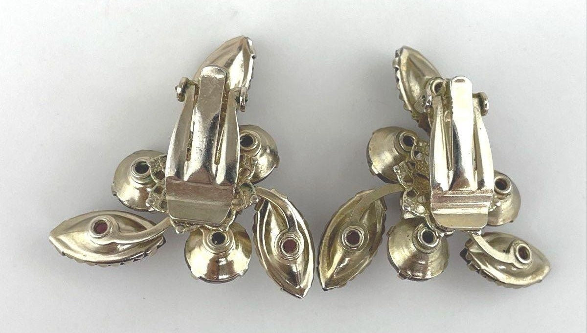 Vintage Unsigned Gold Tone Pink & Purple Rhinestone Clip On Earrings