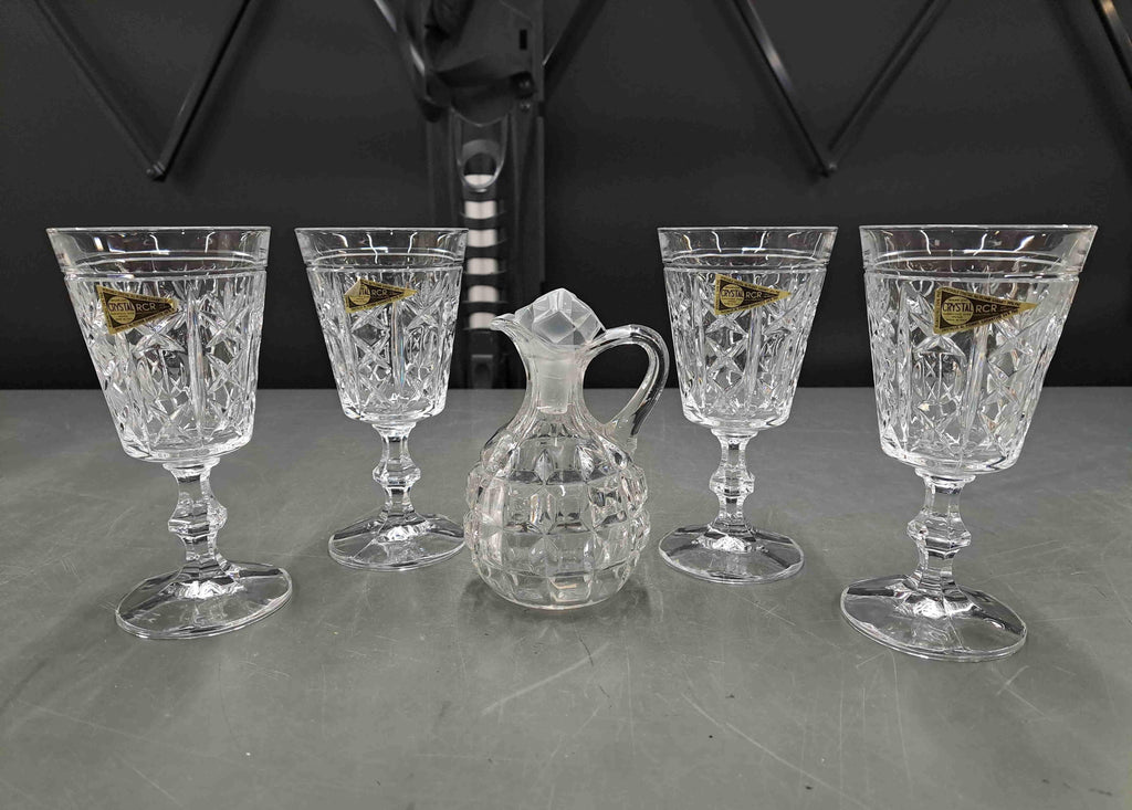 Set of 4 Italy RCR Royal Crystal Rock 24% Lead Crystal Wine Glasses and Cruet