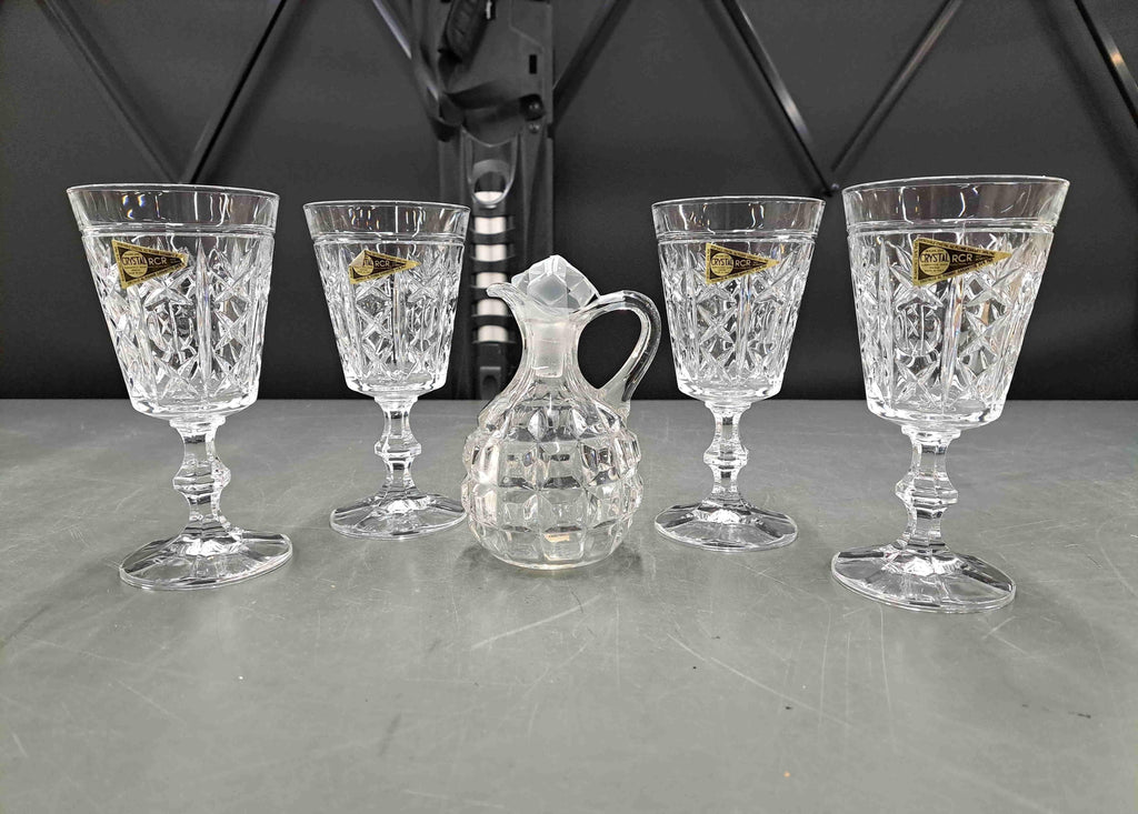 Set of 4 Italy RCR Royal Crystal Rock 24% Lead Crystal Wine Glasses and Cruet